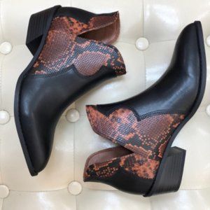 🌙 NWOT Fergalicious Melle Snakeskin Ankle Boot 🌙